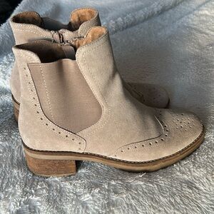 White mountain genuine leather booties